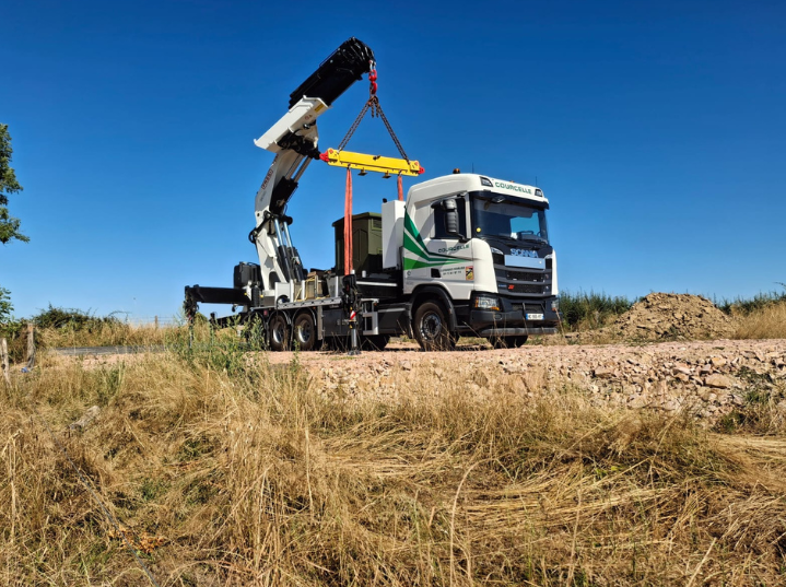 Levage bras de grue - poste electrique