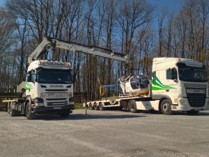 Transport et levage en bras de grue d'un hélicoptère