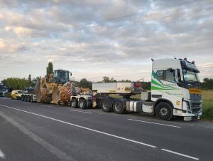 Transport exceptionnel d'un compacteur à déchets de 60T