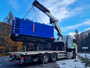 Transport et levage en bras de grue d'un groupe électrogène
