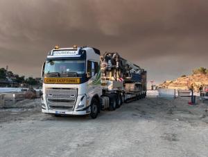 Transport d'une foreuse en porte-char